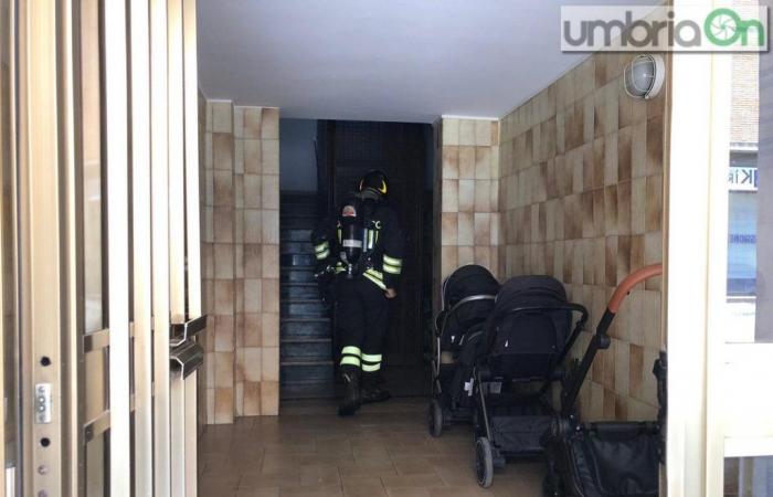 Terni: apartment on fire in via del Lanificio. The intervention takes place