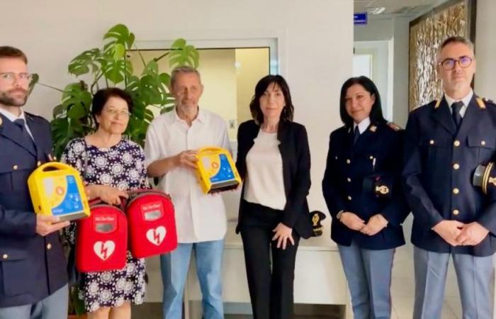The Ass. Gian Franco Lupo donates two defibrillators to the Matera Police Headquarters