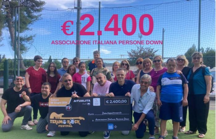 Music and solidarity, Artualità donates 2,400 euros to the AIPD of Teramo. After the Teramo Rock Festival, the union between local realities is consolidated in the name of inclusion