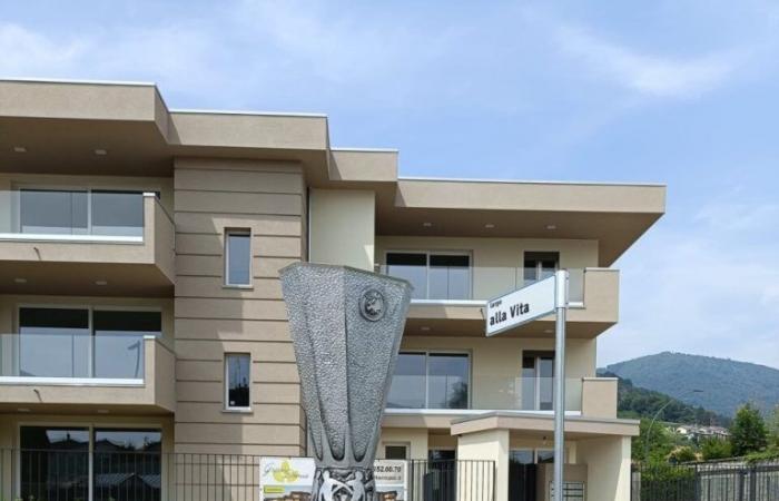 The reproduction of Atalanta’s Europa League trophy will arrive in Cisano Bergamasco
