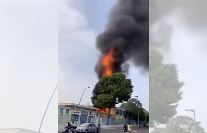 Manduria: Flames from the roof of the school, firefighters at work THE VIDEO