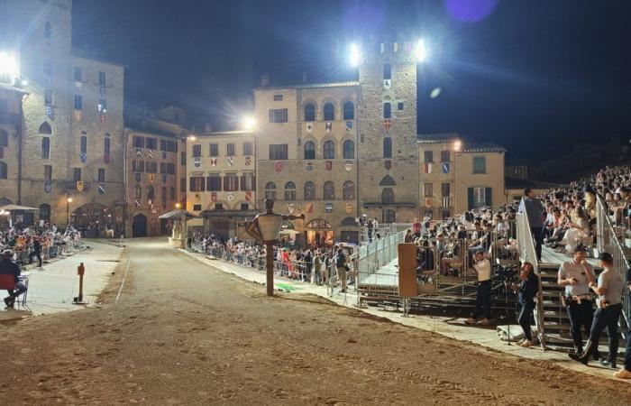 Carousel, this evening in Piazza Grande the Simulation of the Race