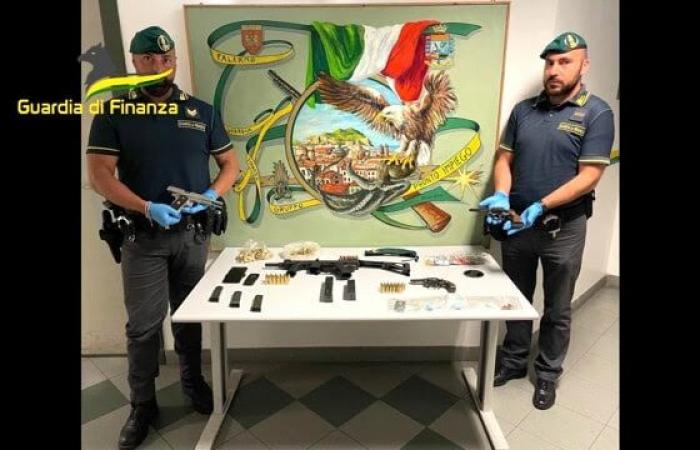 Palermo, the financial police seize drugs and an arsenal of weapons of war
