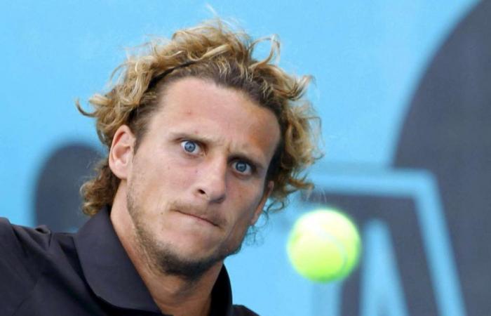Diego Forlán, a genius on the football pitch and a cyclone on the tennis pitch