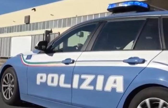 Attacks police officers with knife and shears, 44-year-old arrested in Crotone