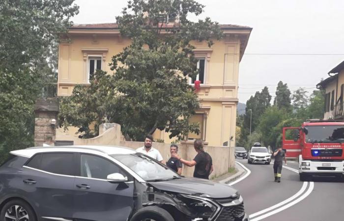 He crashes into the wall, traffic goes crazy. The Vallina road is the queen of accidents