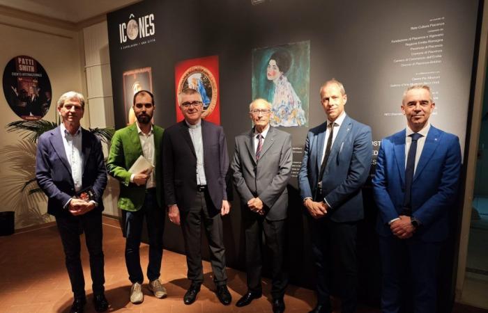 Icônes, the bishop visits the «Beautiful and exciting» exhibition. Extraordinary opening tomorrow ⋆ Piacenza Diario