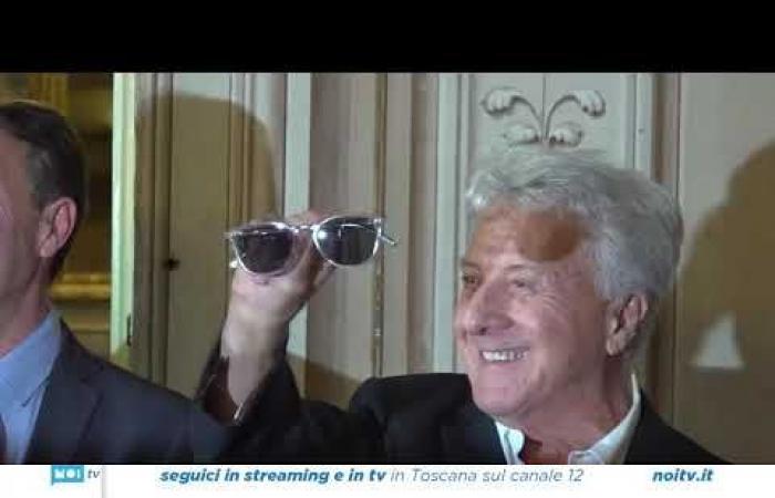 Dustin Hoffman returns to Lucca: a tribute to Fellini in Piazza Antelminelli