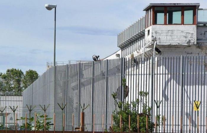 Novara, 20 year old prisoner commits suicide in his cell. It is the 44th case in Italian prisons this year