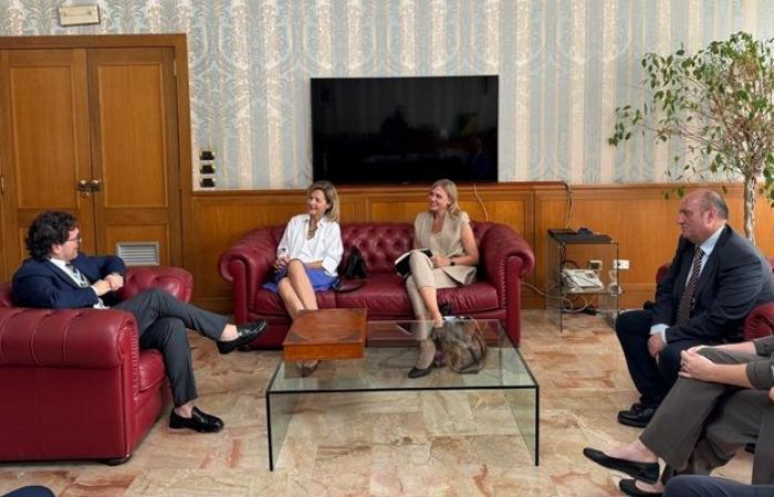 Lithuania’s ambassador to Italy Dalia Kreivienė visits the Municipality of Caserta |