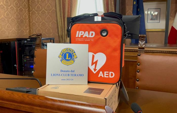 The Lions Club of Teramo donates a defibrillator to the Province: it will be positioned at the entrance to the Multifunctional Hall – ekuonews.it