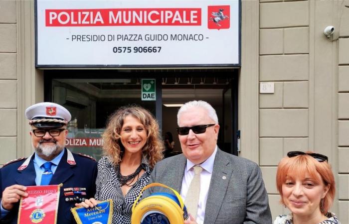 A new defibrillator in the PM garrison in Piazza Guido Monaco in Arezzo