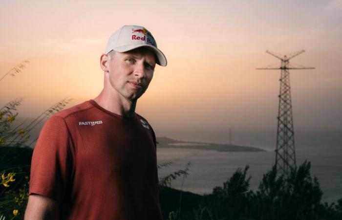 Suspended between Calabria and Sicily: Red Bull athlete Jaan Roose will cross the Strait of Messina on a slackline just 1.9cm wide