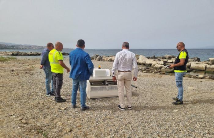 Reggio Calabria, BeBot at work on Gallico beach. Brunetti’s satisfaction