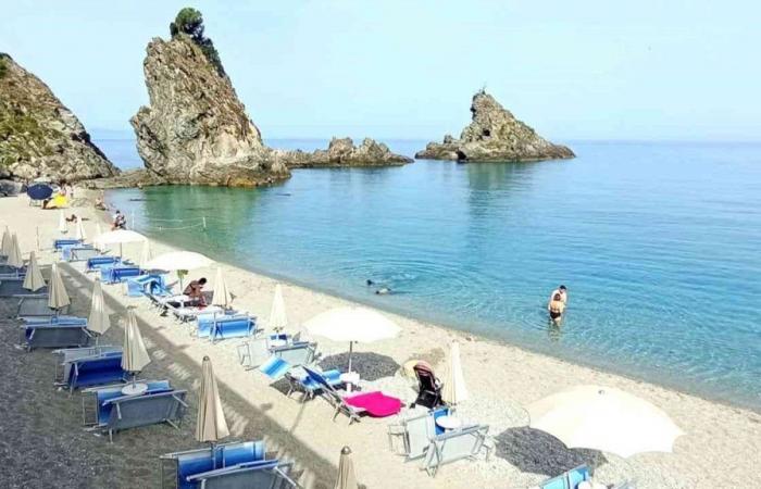 one of the most beautiful beaches in Calabria at the Tonnara di Palmi is at risk