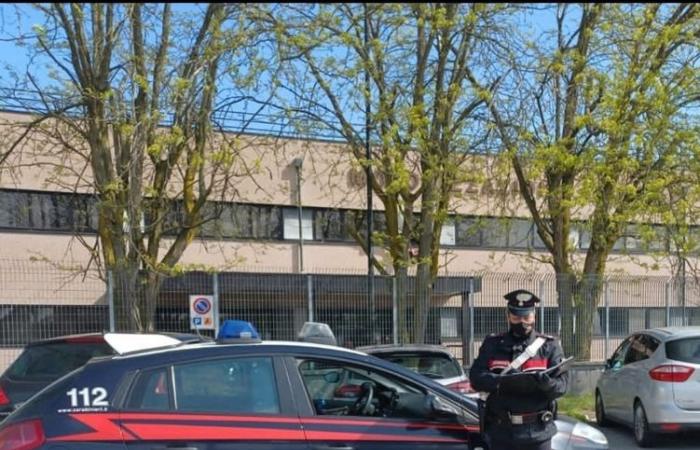 Cremona Sera – Cremona, tries to pass the driving license test with a headset: reported