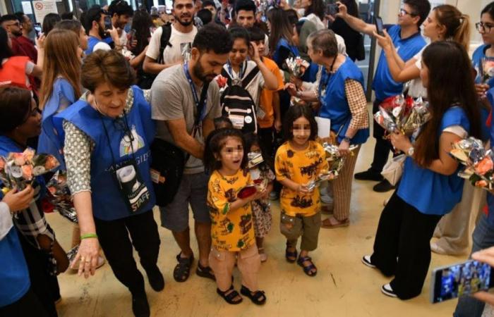 Celebration in Fiumicino for the arrival of the 191 Afghans with the humanitarian corridors – Exaudi