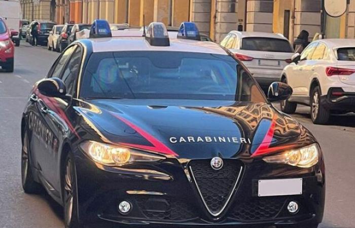 He robs the woman who gives him a lift: 38-year-old reported in Reggio Emilia