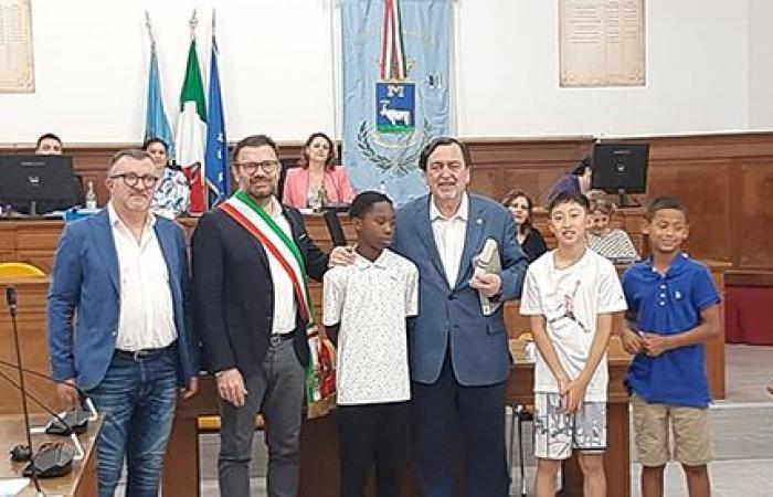 three solemn commendations to these citizens who have distinguished themselves in the world, ennobling the image of the city of the Sassi. Compliments