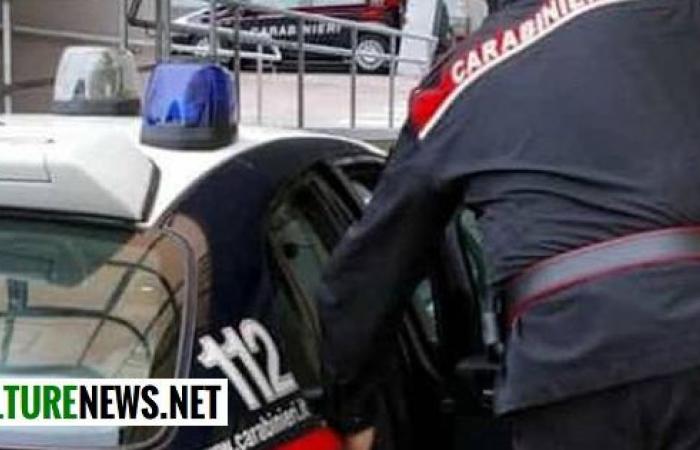 threatens the woman to publish some photo shots and more! The Carabinieri intervened