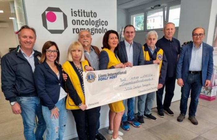 Forlì, the Lions deliver a contribution to the IOR to donate a wig to 30 cancer patients