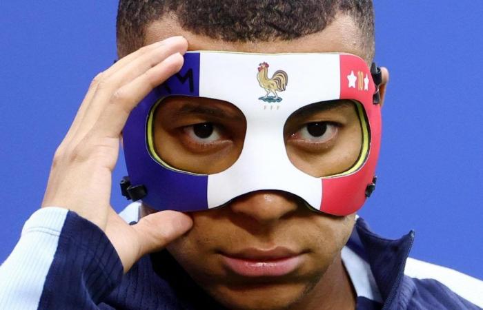 Mbappé, take off the mask. He wears the tricolour, but Deschamps stops him (and also UEFA)