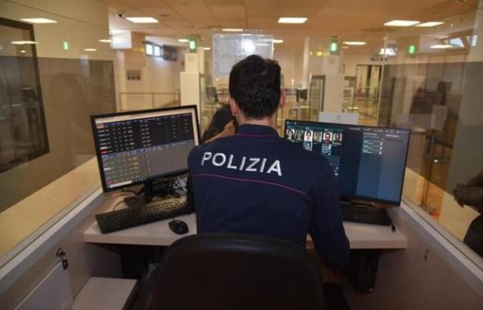 Husband kills his wife in Arezzo and confesses the murder to the neighbors: the woman had been suffering from Alzheimer’s for years