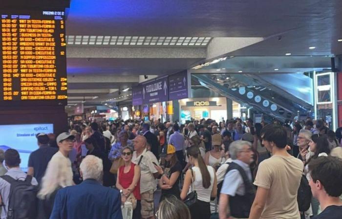 delays of up to 180 minutes. The Naples-Venice train was blocked for three hours