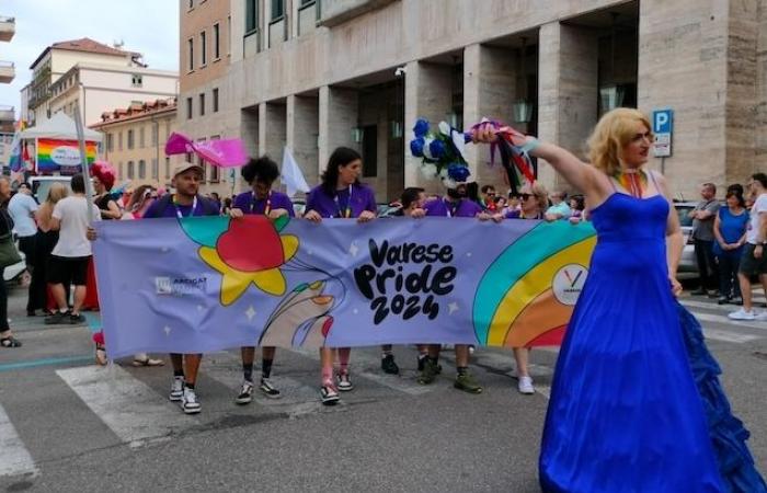 Music and colors in the center of Varese with the Pride parade for LGBT rights