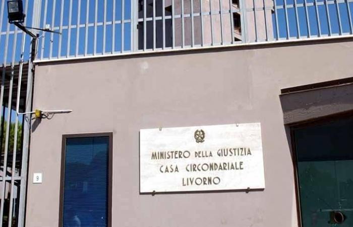 Livorno, prisoner climbs over the wall and escapes from the high security section