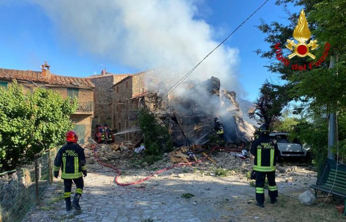 Explosion devastates Pievelunga house, 75 year old injured, possibly gas leak