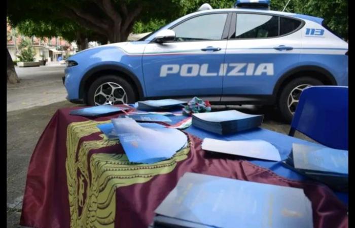 Last night the policemen of the State Police of Messina arrested an eighteen-year-old young man in flagrante delicto who was held responsible by the operators for having set a fire on the window of a bar located in via Catania