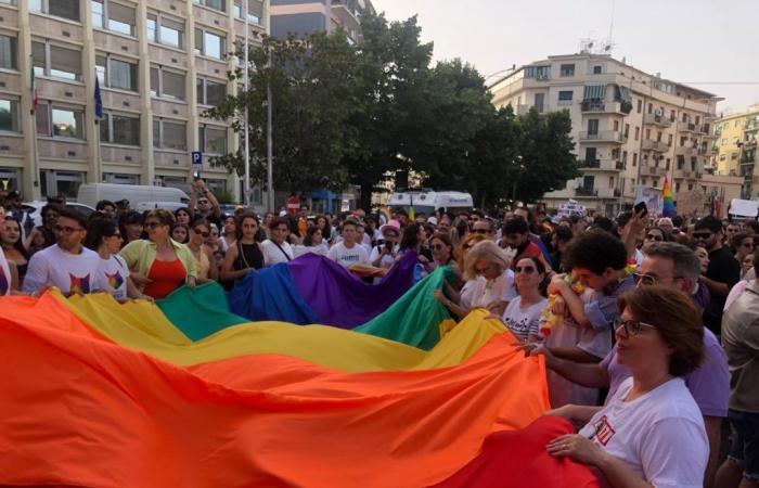 Cosenza Pride returns after 7 years, the colorful procession parades through the streets of the city