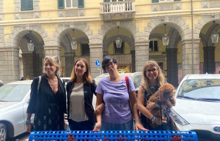 Savona, inaugurated the blue bench for the rights of children and adolescents