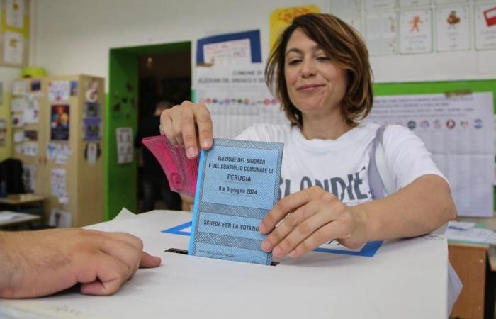 Umbria elections, 235 thousand called to vote. The game is played on turnout