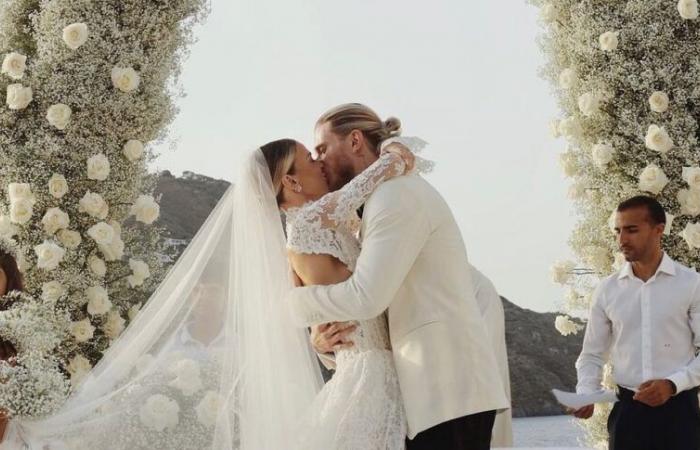White, the kiss, the paradise of Vulcano and the fireworks: the images of the wedding of Diletta Leotta and Loris Karius