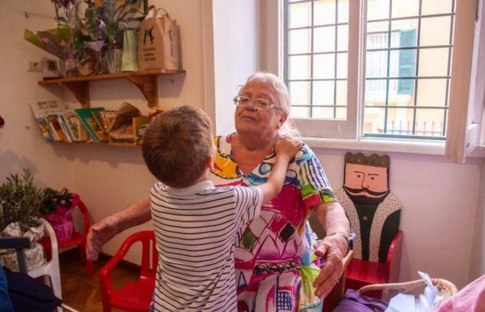 Rome, grandmother Wilma closes the nursery school at 85: farewell party at Nomentano