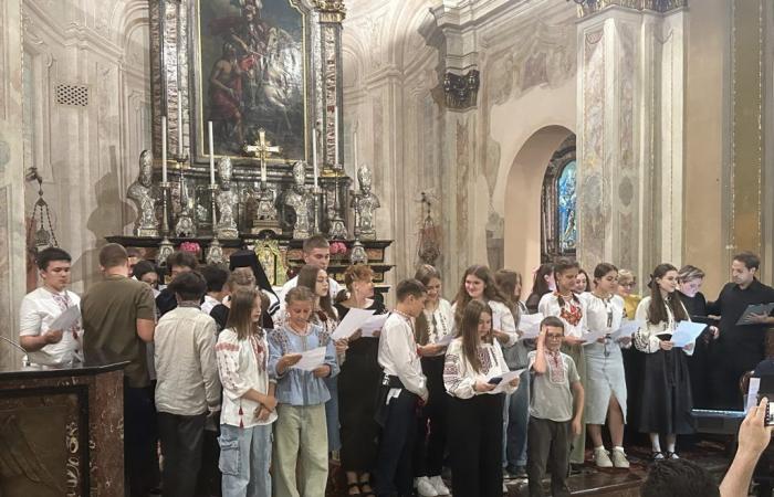 Sala family in concert in Como: emotion with 30 Ukrainian kids – PHOTOS and VIDEO