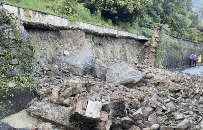 Today, Villa Sironi: a portion of the wall collapses after the storm. More damage to Imberido