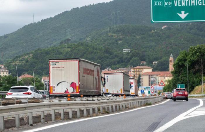 Inconveniences until 2025 on the Turin-Savona, transporters: “Damage to truck drivers forced to stop”