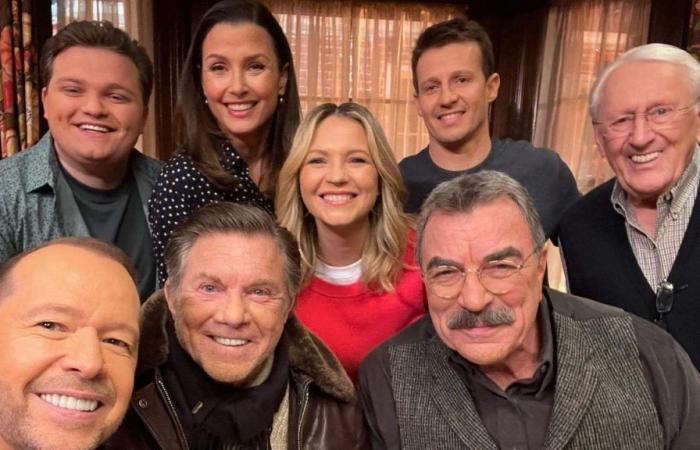 The stars of the series celebrate the last day of filming