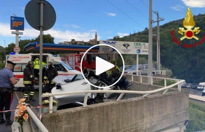 Chiusanico, serious road accident. Man stuck between sheets of metal