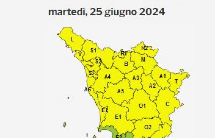 Thunderstorms, yellow warning extended until Tuesday. Closed underpass in Pratilia towards Pistoia