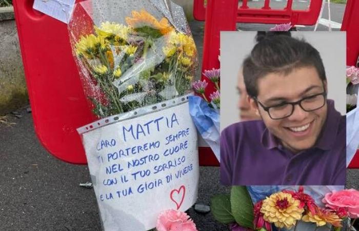Flowers and messages for Mattia Dattis: condolences in Nerviano and Parabiago