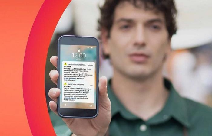IT-alert, new tests in Lombardy: why, where and when the alarm will sound on cell phones