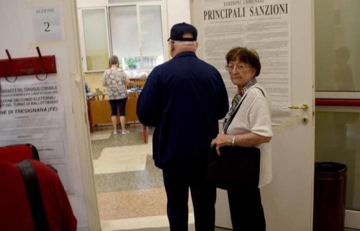 Ballots, challenge underway. In Copparo 34.4% vote. Tresignana exceeds 43%
