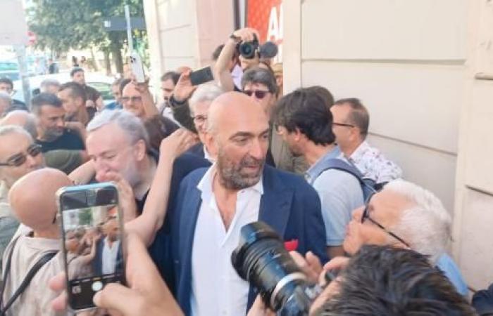 Bari embraces the new mayor Vito Leccese: «I thank you all»