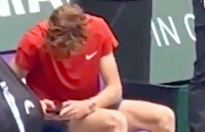 The first thing Sinner does after winning Halle, he immediately picks up the phone: it’s for Anna Kalinskaya