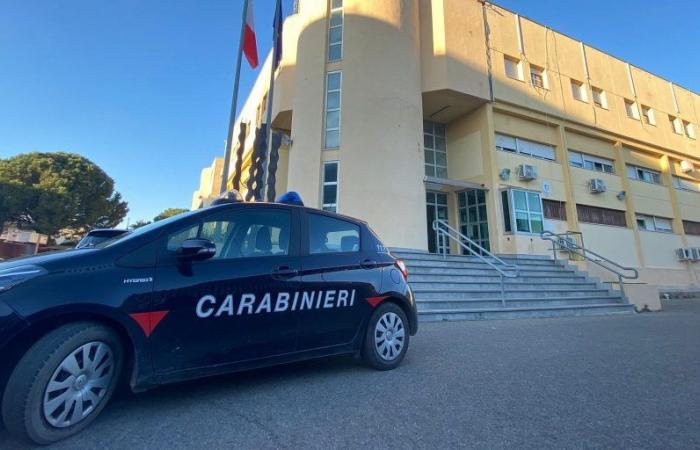 Violates the ban on approaching him together with his partner, then stabs him: two arrests in Crotone