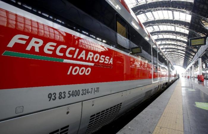 Fire on the tracks in Navacchio on the Florence-Pisa route due to a system failure: delays and trains suspended